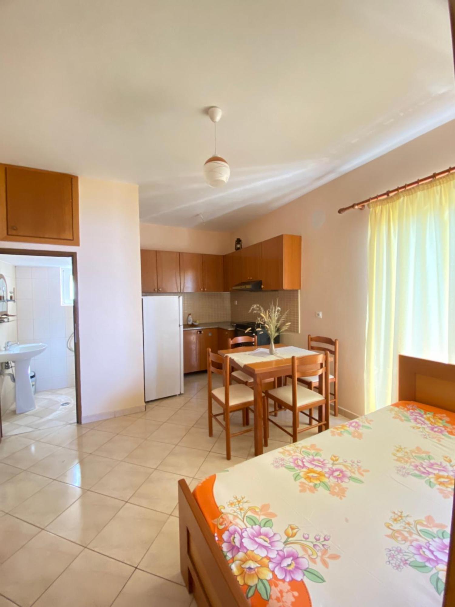 Erika'S House Apartment Lukove Luaran gambar