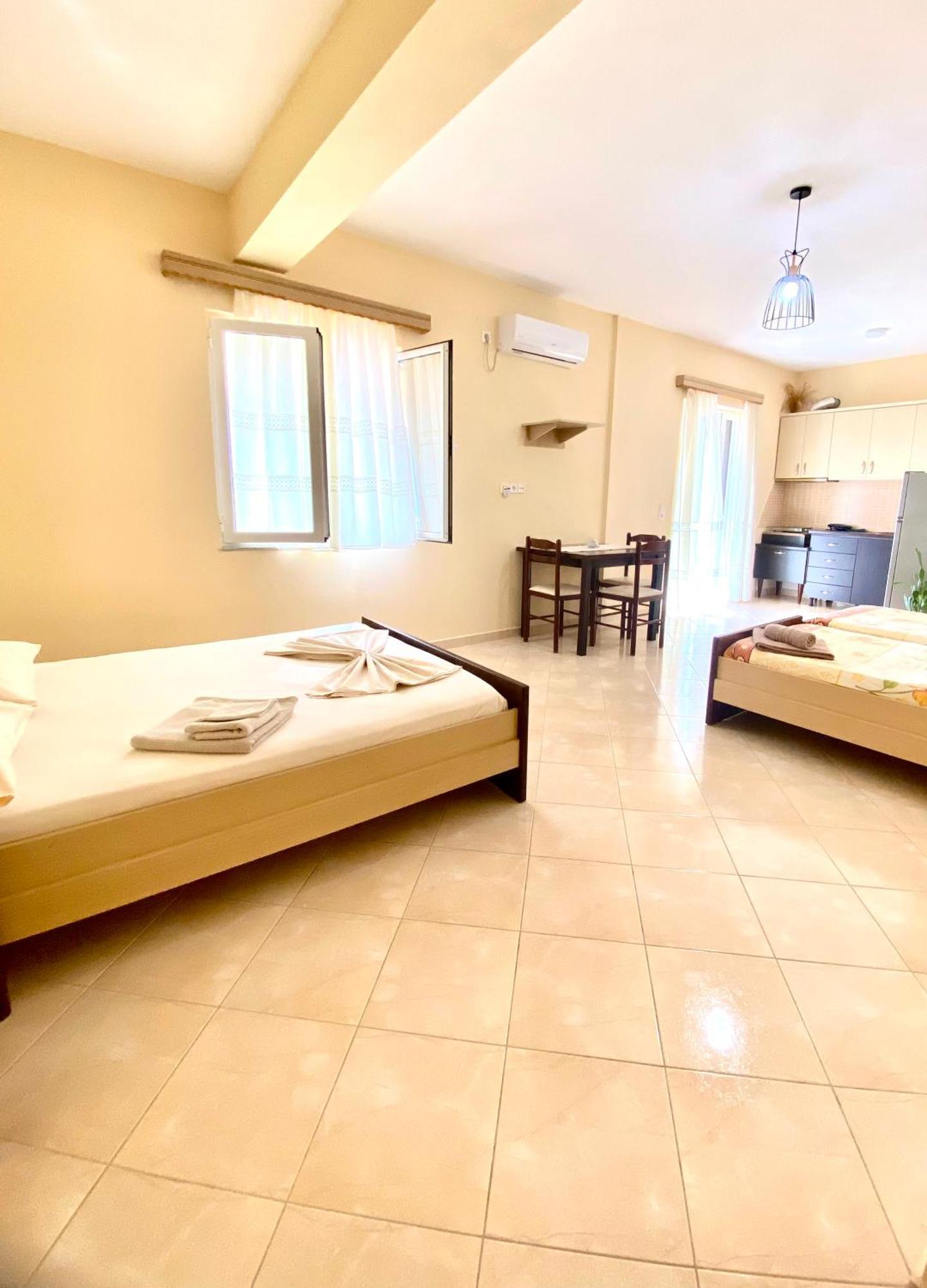 Erika'S House Apartment Lukove Luaran gambar