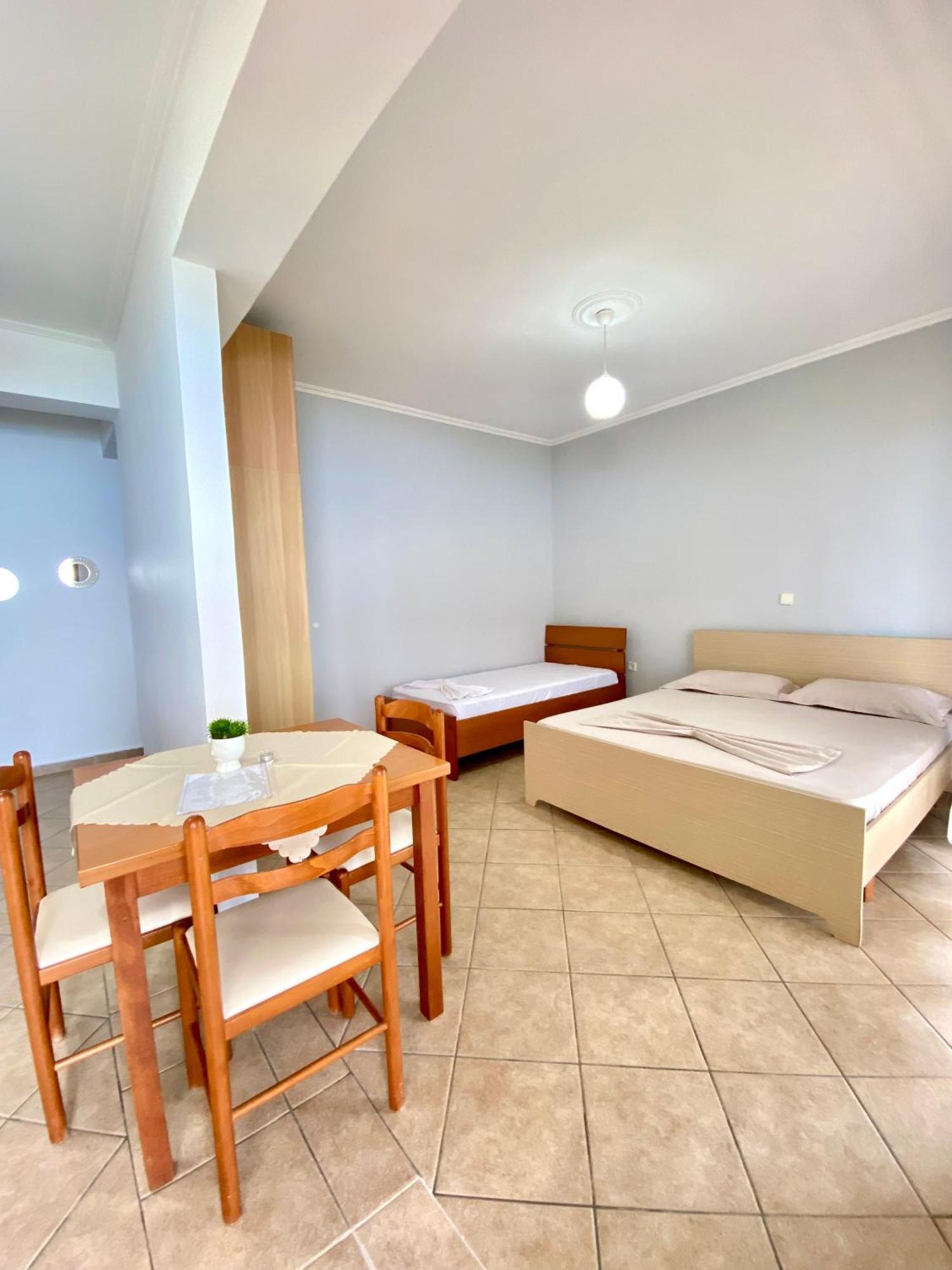 Erika'S House Apartment Lukove Luaran gambar